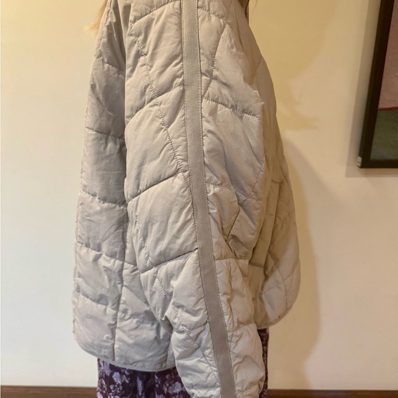 Women's Quilted Jacket - Tan - Picture 8 of 9